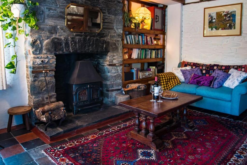 Tan Y Bryn * Llanrhystyd